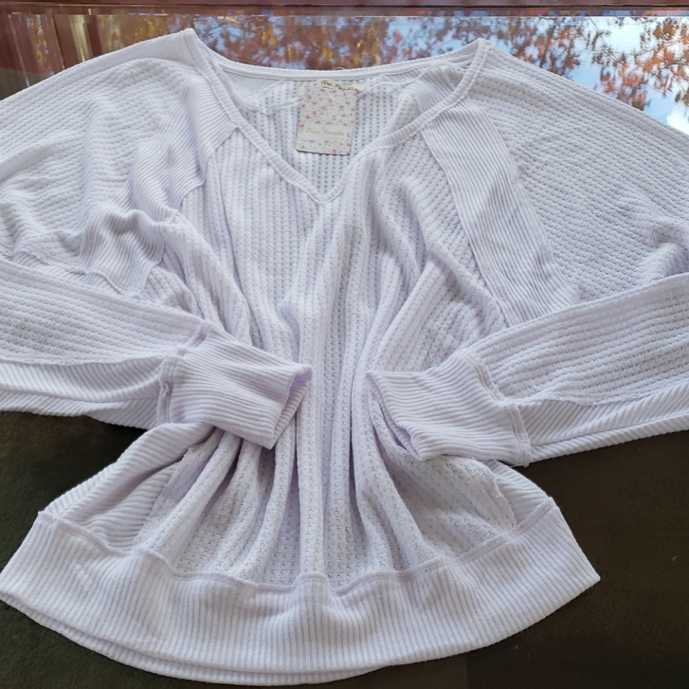 ❌🚫SOLD❌FREE PEOPLE WHITE SWEATER V-NECK SIZE M - Picture 7 of 13